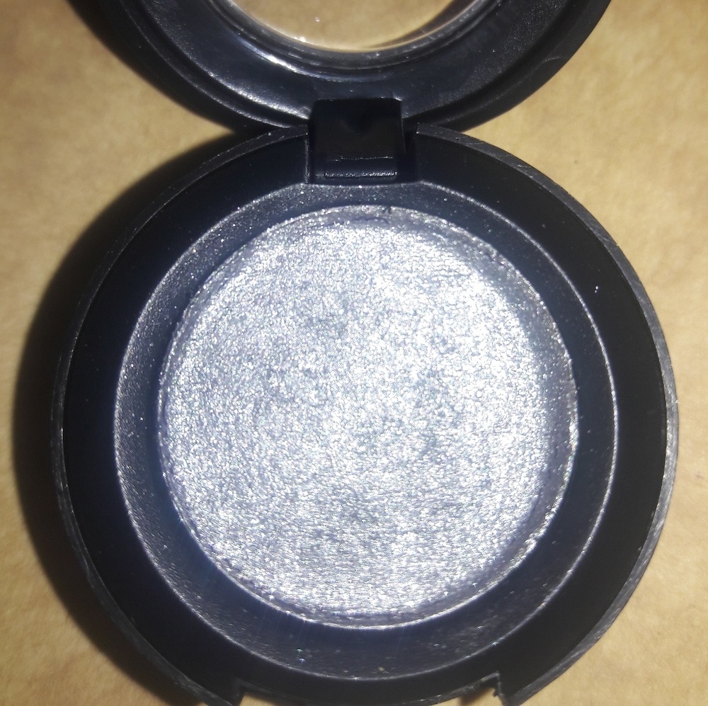 Silver Eye Magic Makeup Eyeshadow
